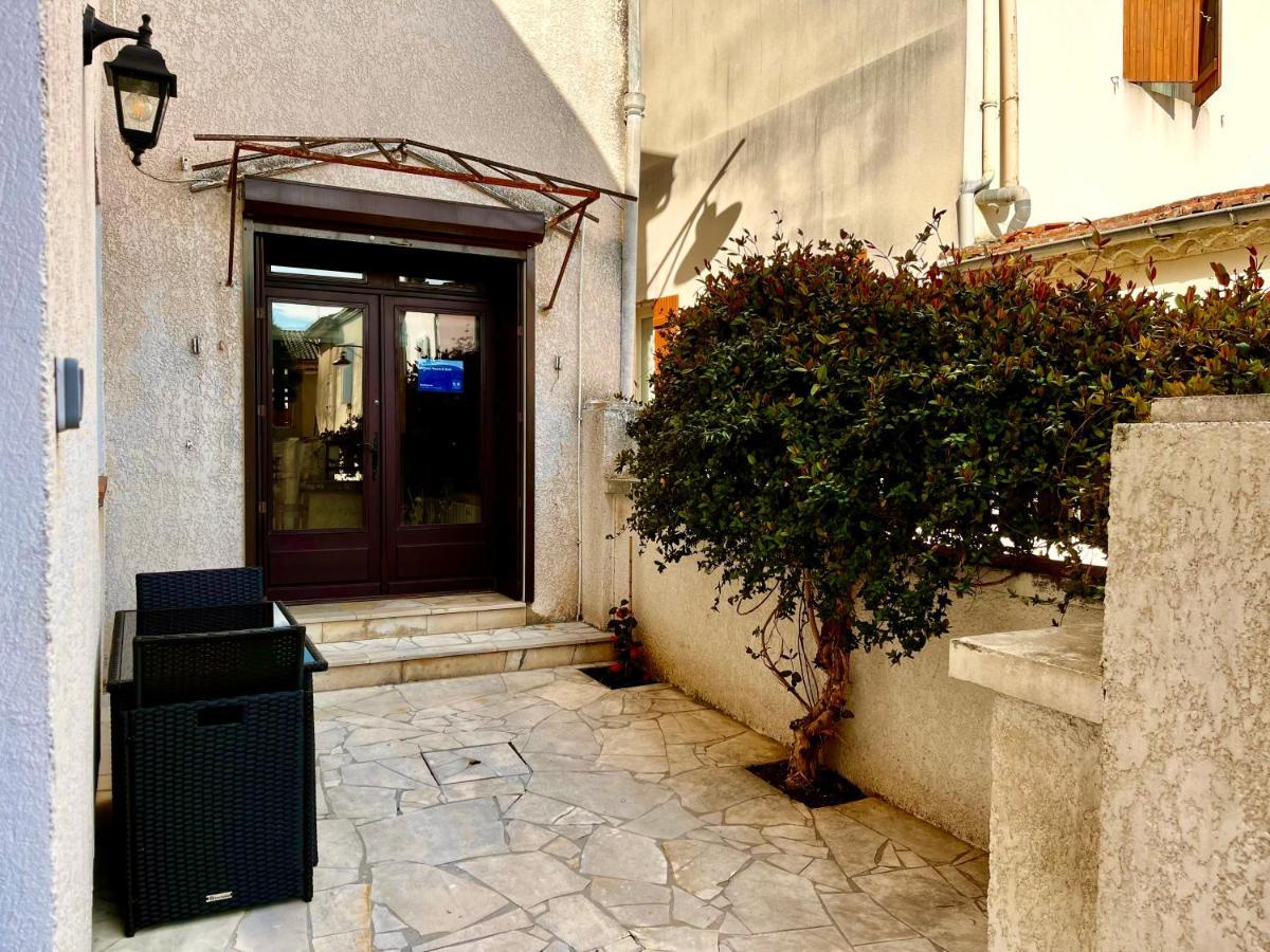 Private Rooms & Bath Tonneins Exterior photo